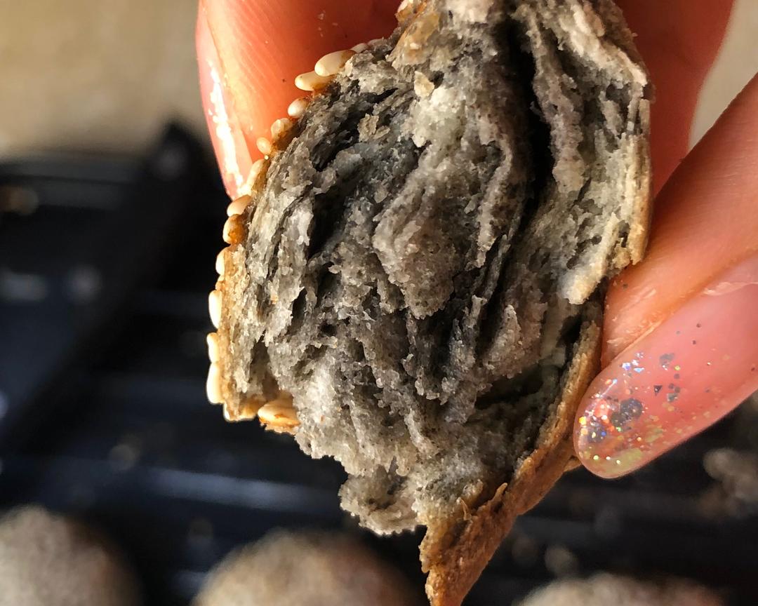 外酥里软的咸香芝麻烧饼的做法 步骤5