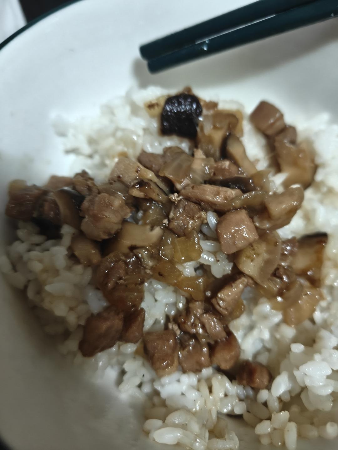 好吃到停不下来的卤肉饭