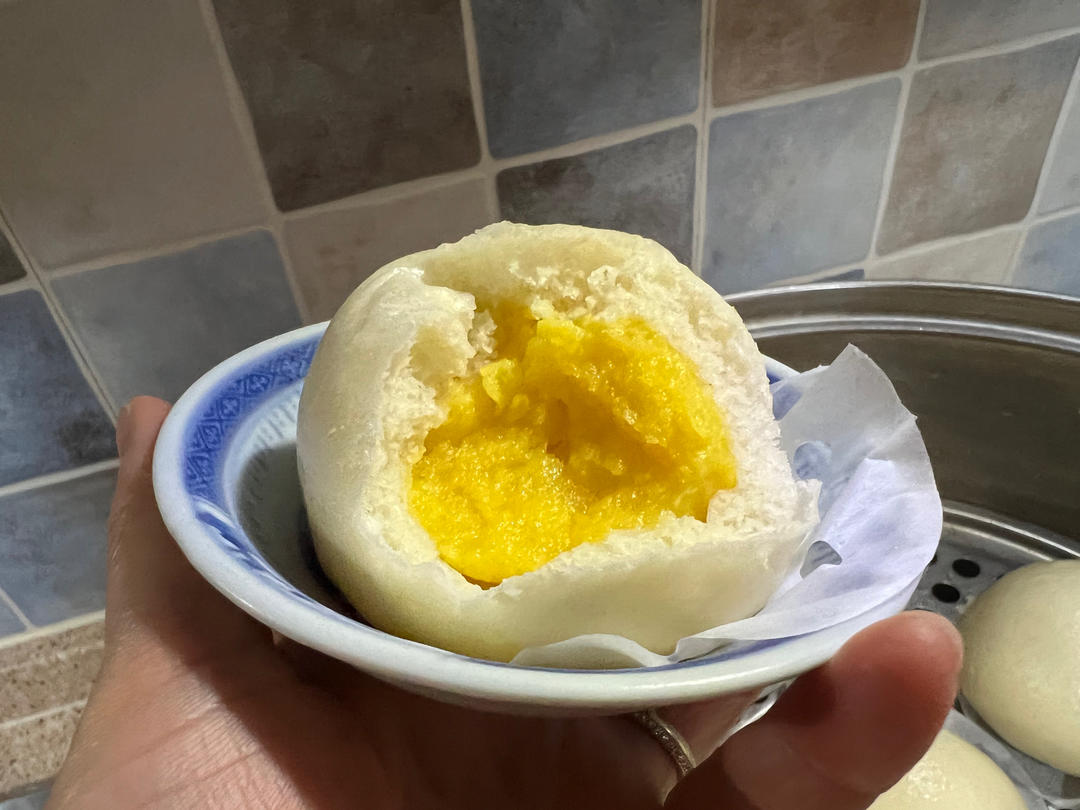松软香甜的奶黄包，很快就可以搞定。