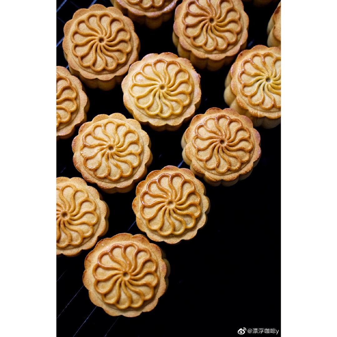 广式月饼—蛋黄莲蓉月饼