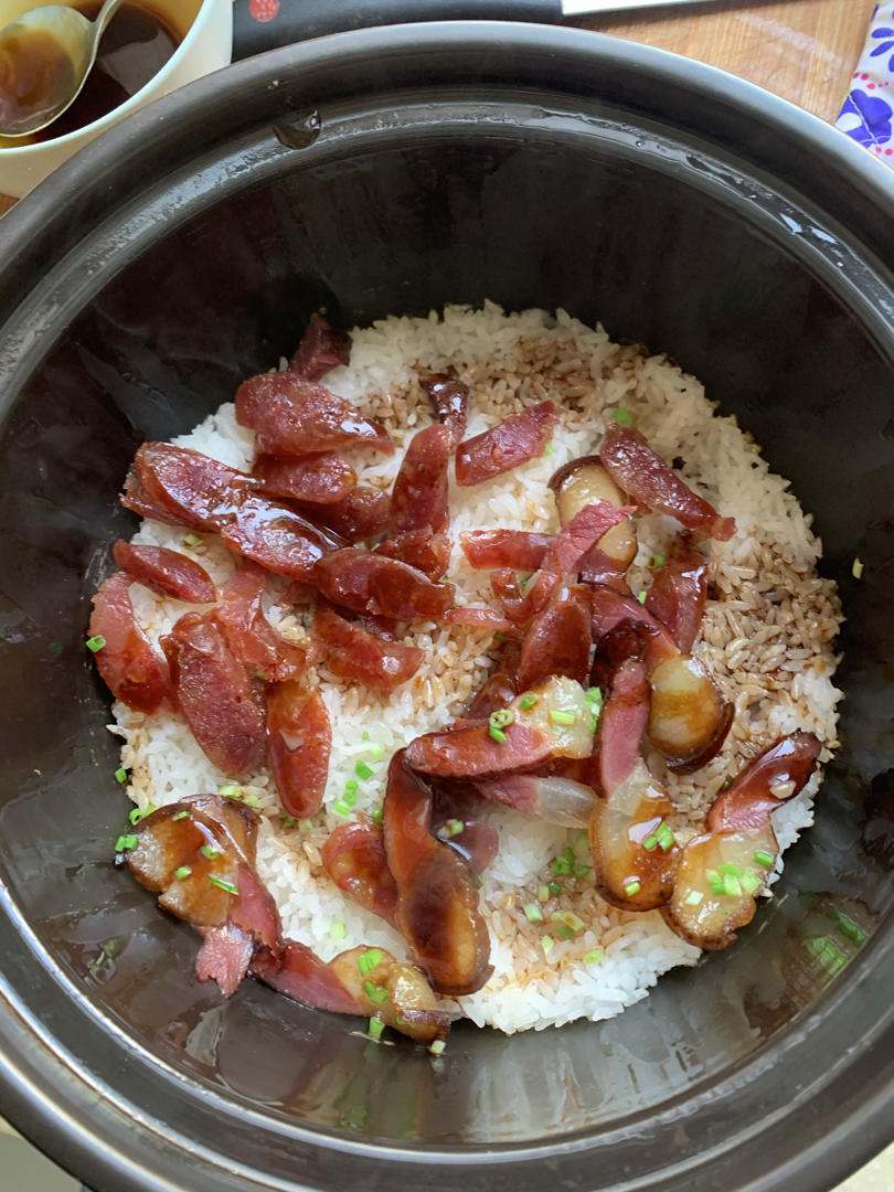 腊味煲仔饭，20分钟饭菜同出