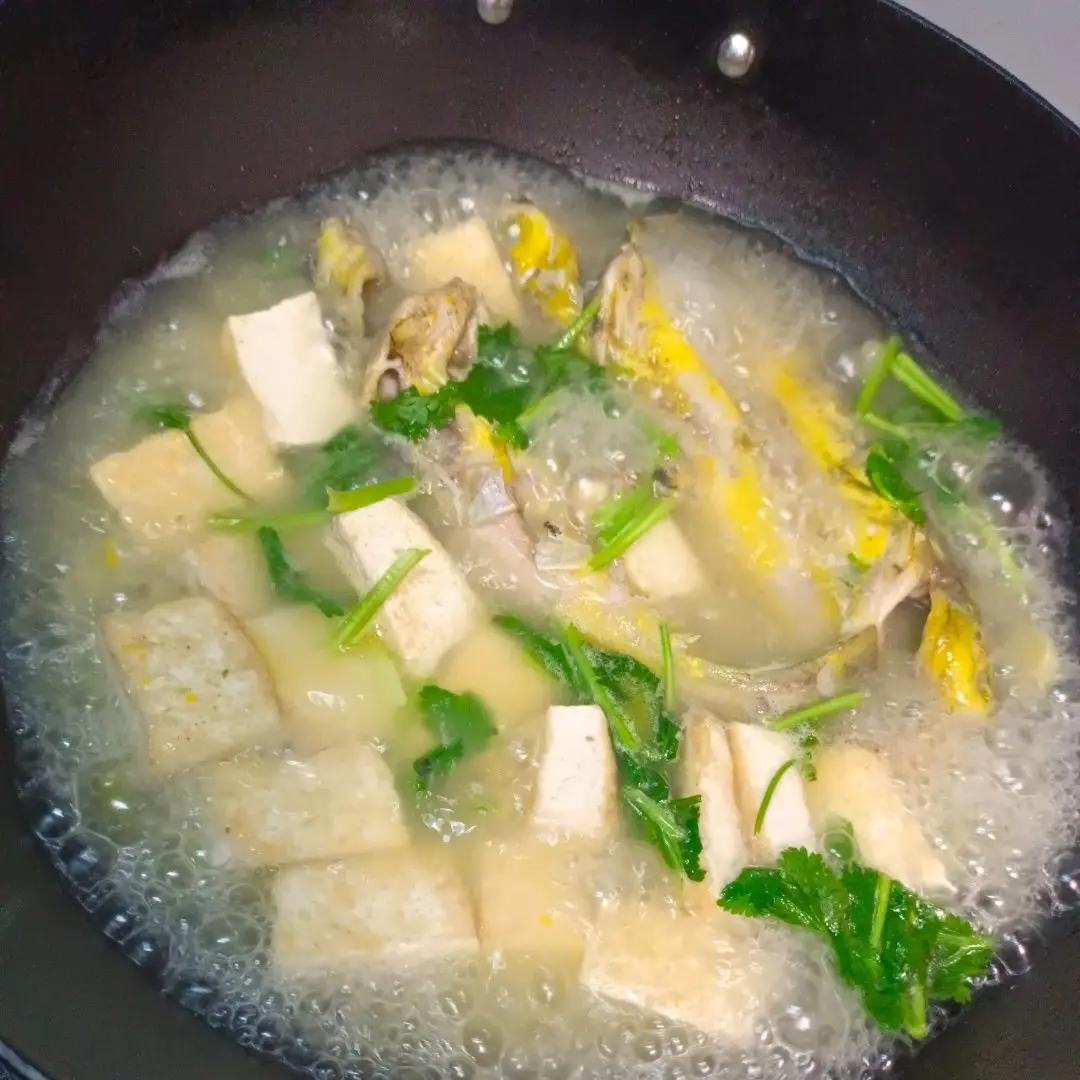 昂刺鱼豆腐汤（黄辣丁）