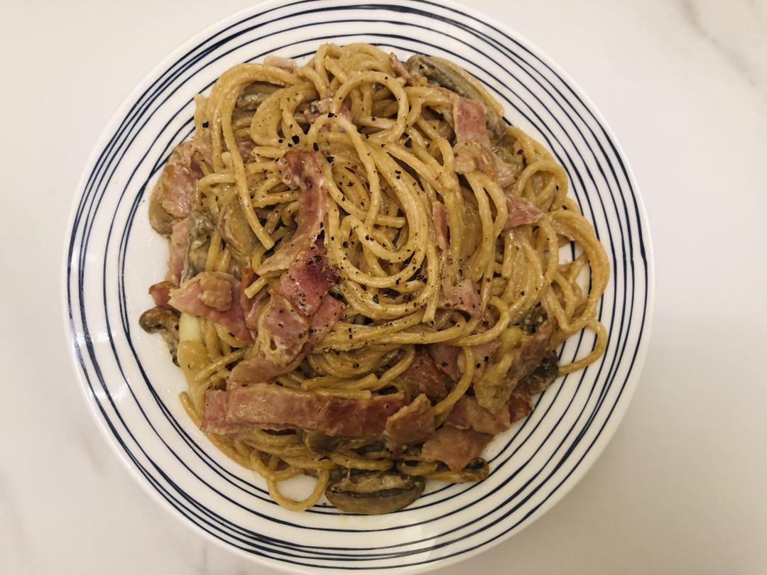 简单快手的奶油蘑菇培根意面