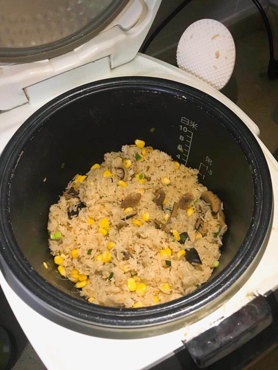 tiffany_5f2e做的煲仔饭(电饭煲版)