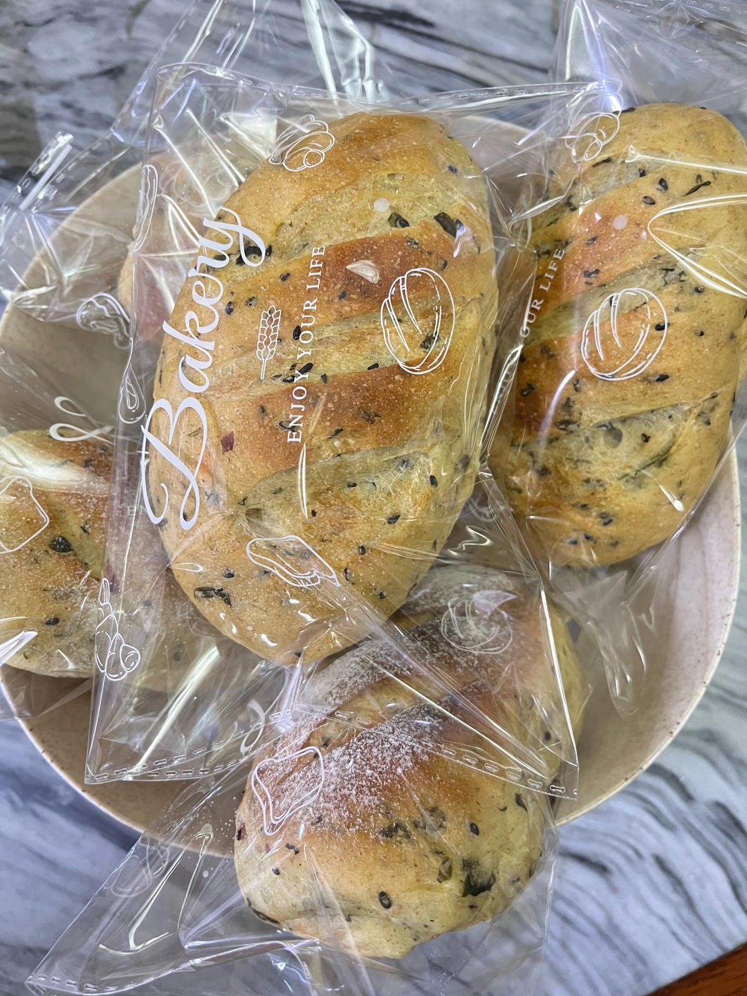 好吃不腻的咸口面包｜【全麦菠菜芝士面包】