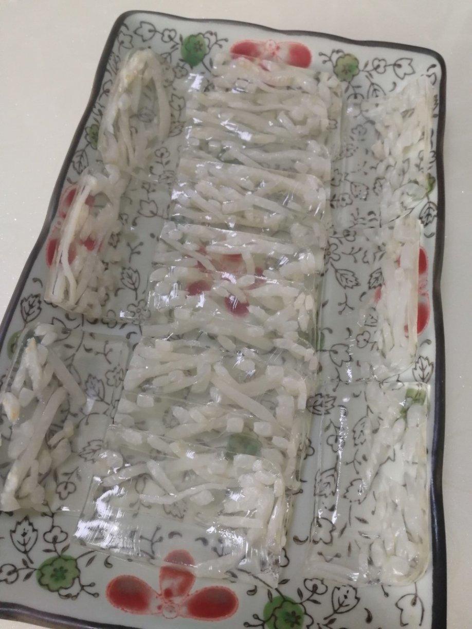 简单蒸出晶莹剔透的水晶肉皮冻