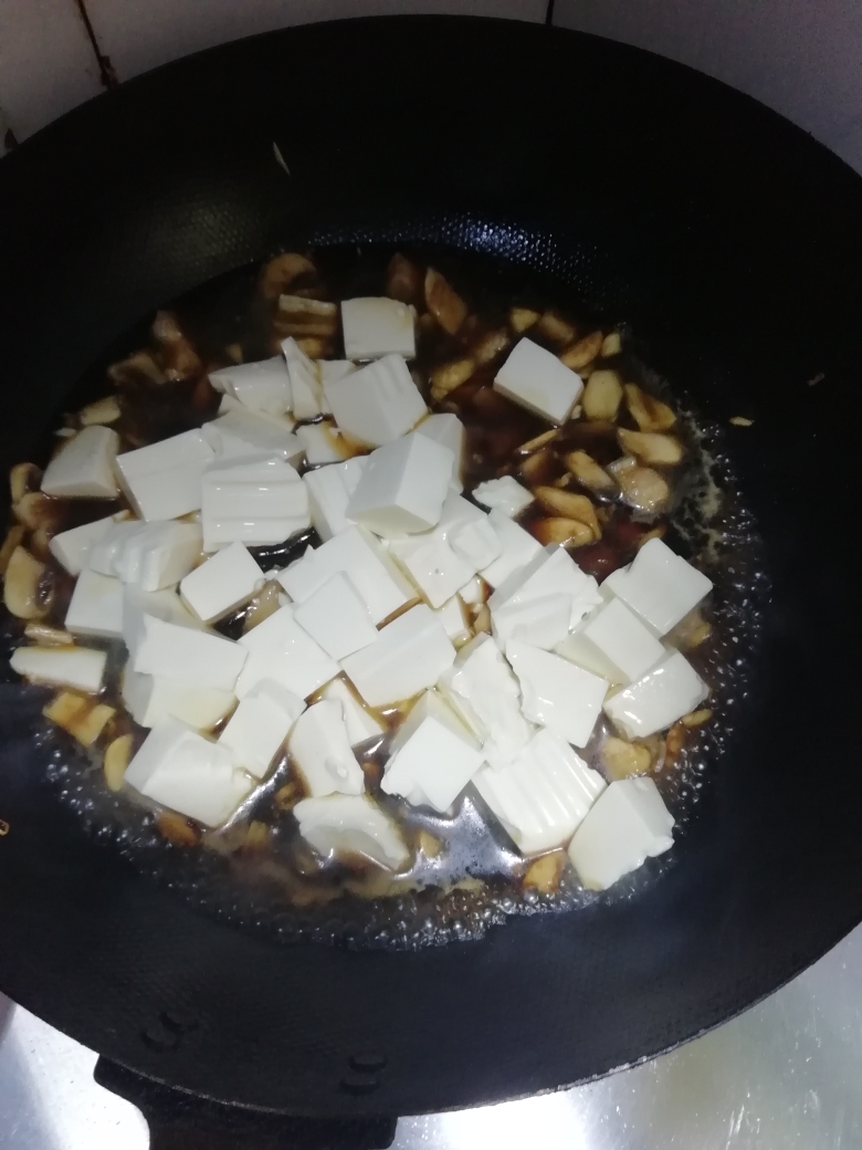 红烧豆腐烩蘑菇的做法 步骤6