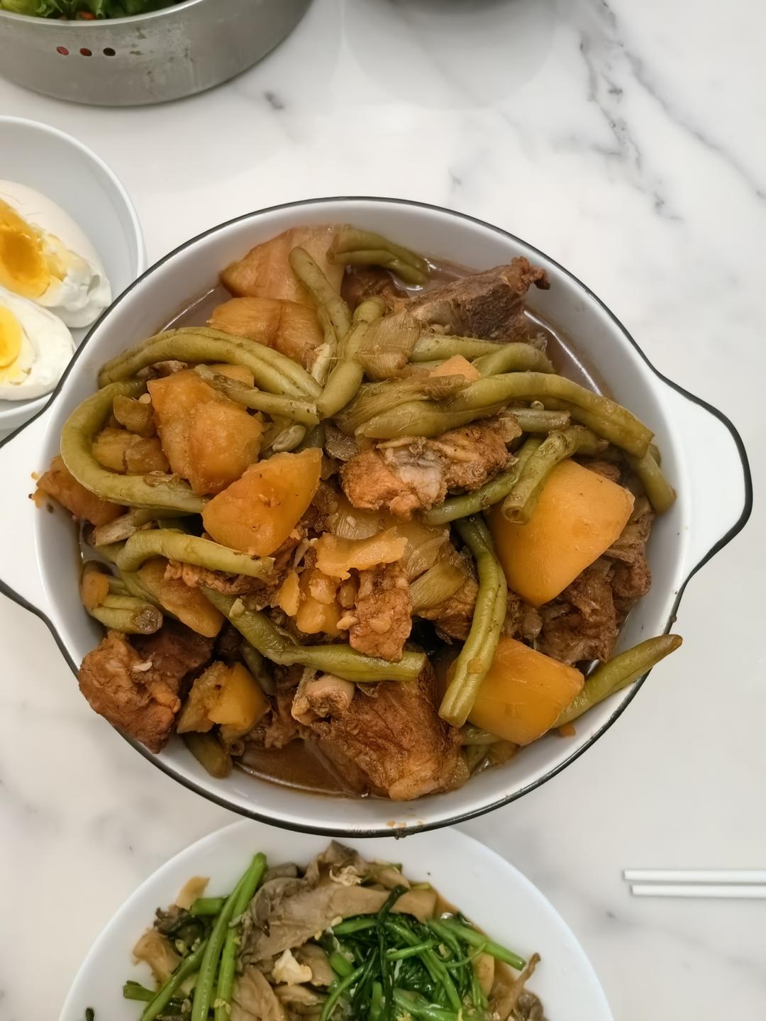 脊骨炖土豆炖豆角