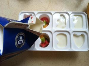 三色水果酸奶棒冰的做法 步骤6