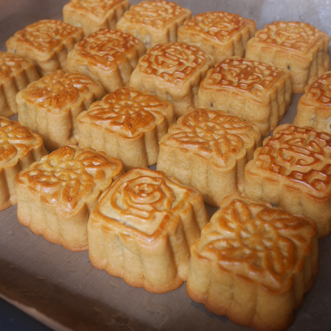 广式月饼—蛋黄莲蓉月饼