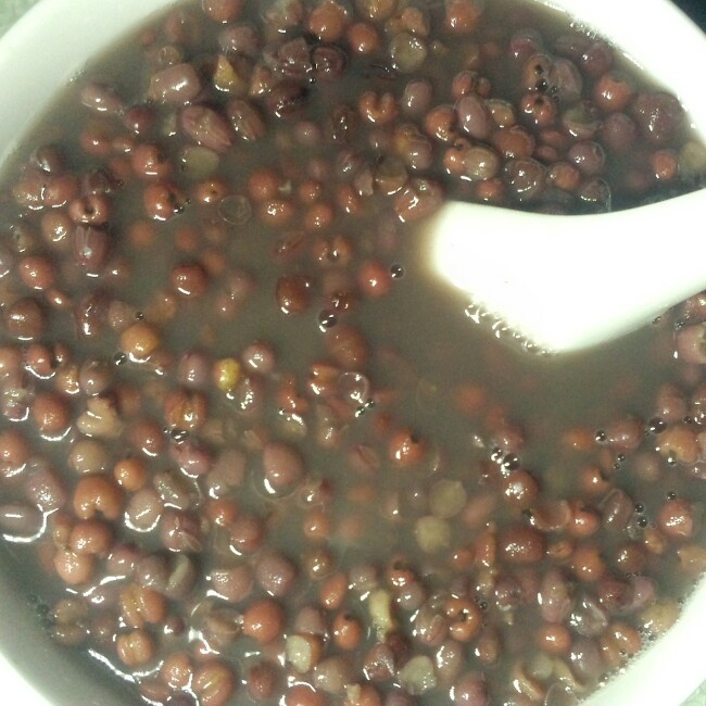 红豆薏米粥 (Red Bean and Pearl Barley Congee)