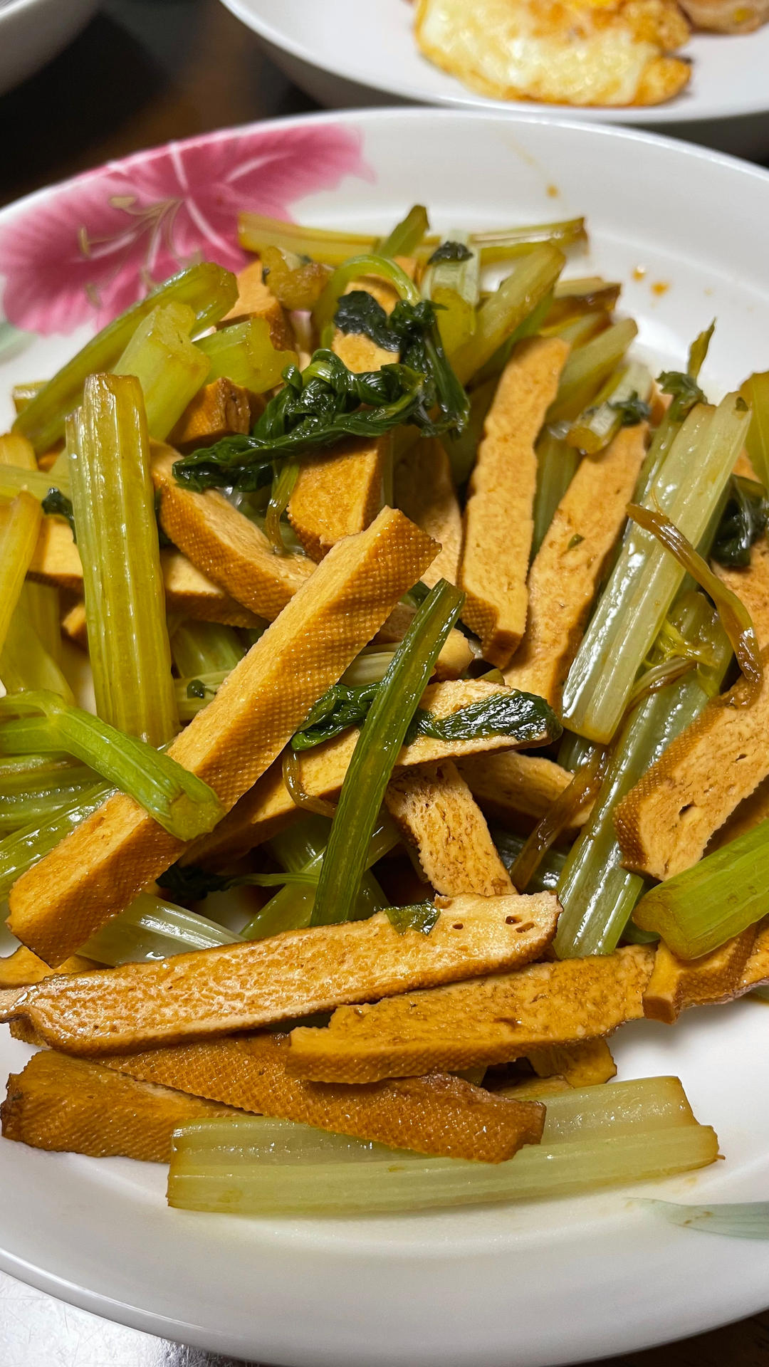 午餐晚餐简单快手下饭菜芹菜炒香干