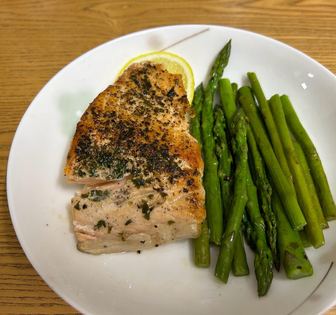 柠檬香煎三文鱼