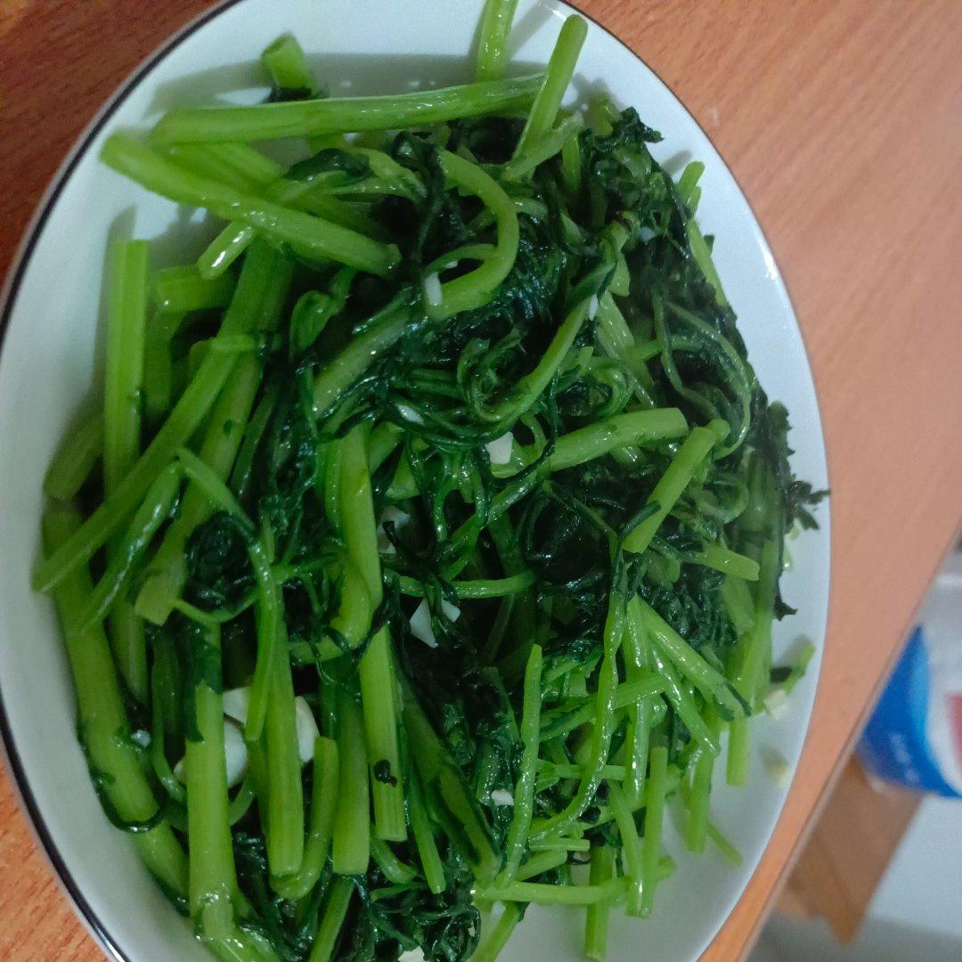 清炒茼蒿