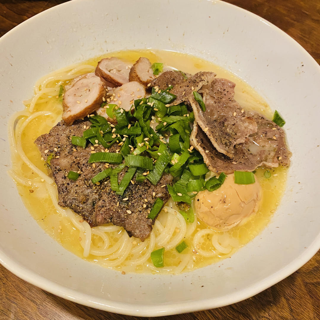 鲜香浓郁的豚骨拉面日式汤底