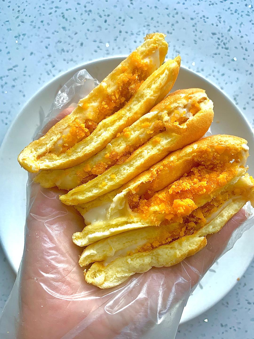 ‼️超松软免烤箱｜肉松麻薯咸蛋黄松饼 🤤的做法