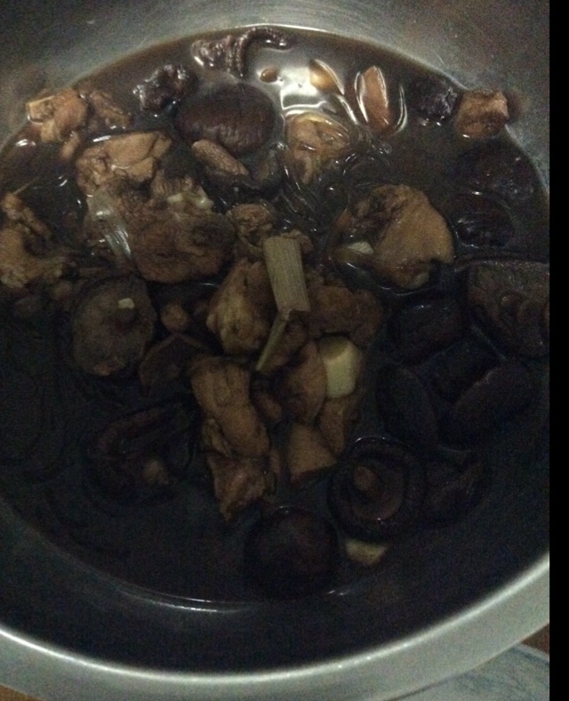 小鸡炖蘑菇
