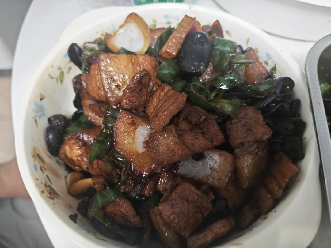 青椒洋葱炒五花肉