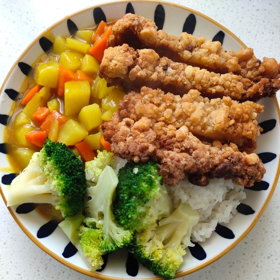 炸鸡排咖喱饭