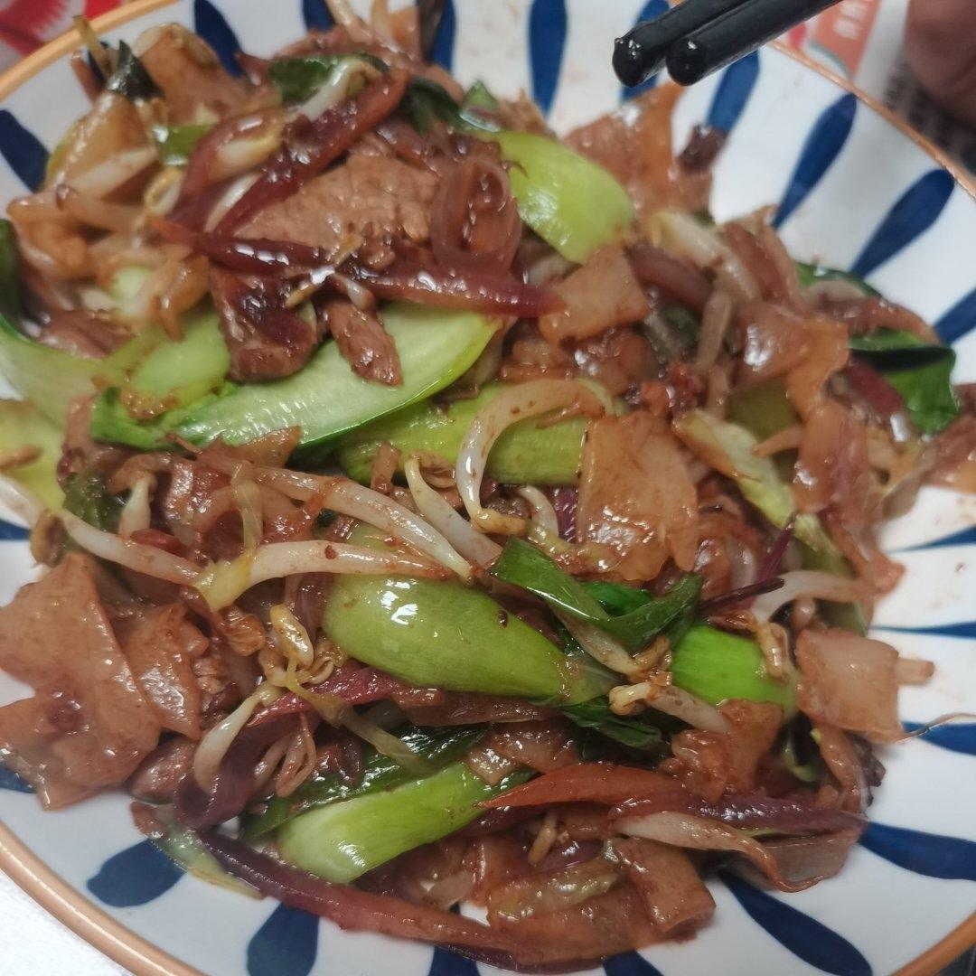 干炒牛河|河粉滑，牛肉嫩，一口油香。