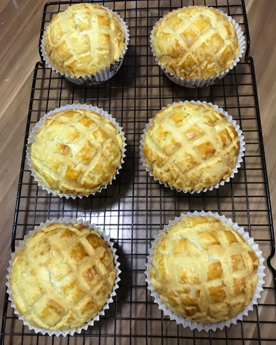 好吃到炸裂的港式菠萝包（附带制作酥皮的小视频）