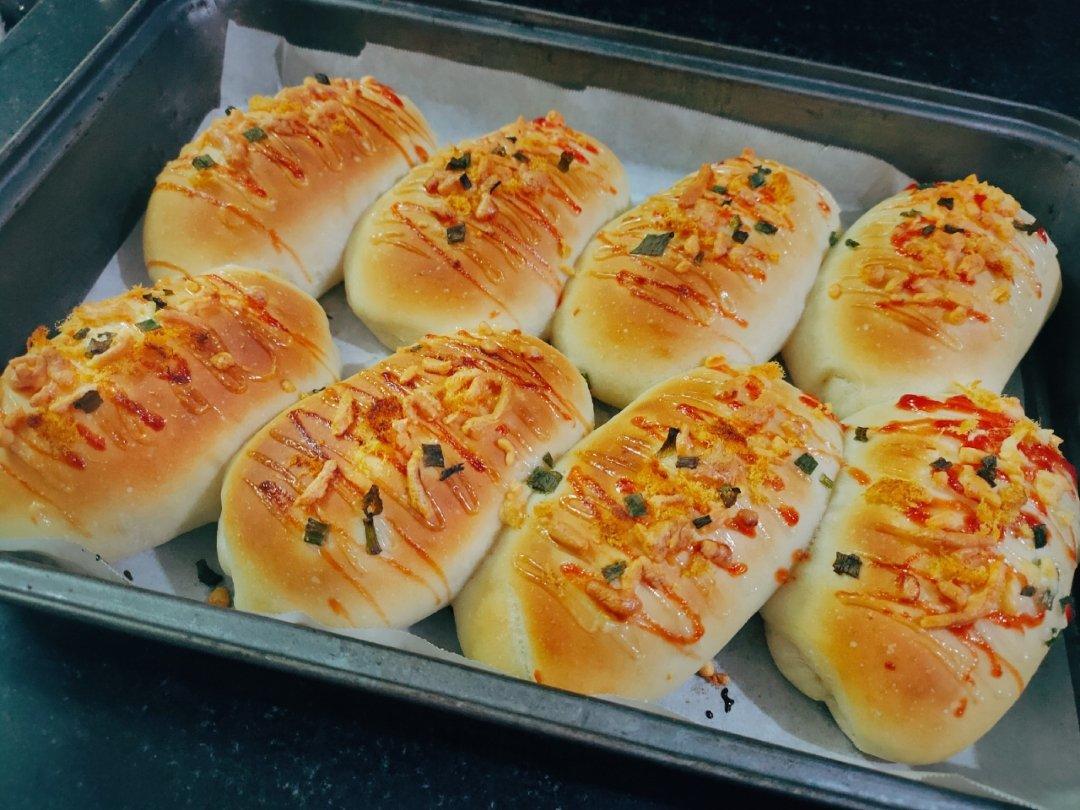 芝士火腿肉松香葱面包