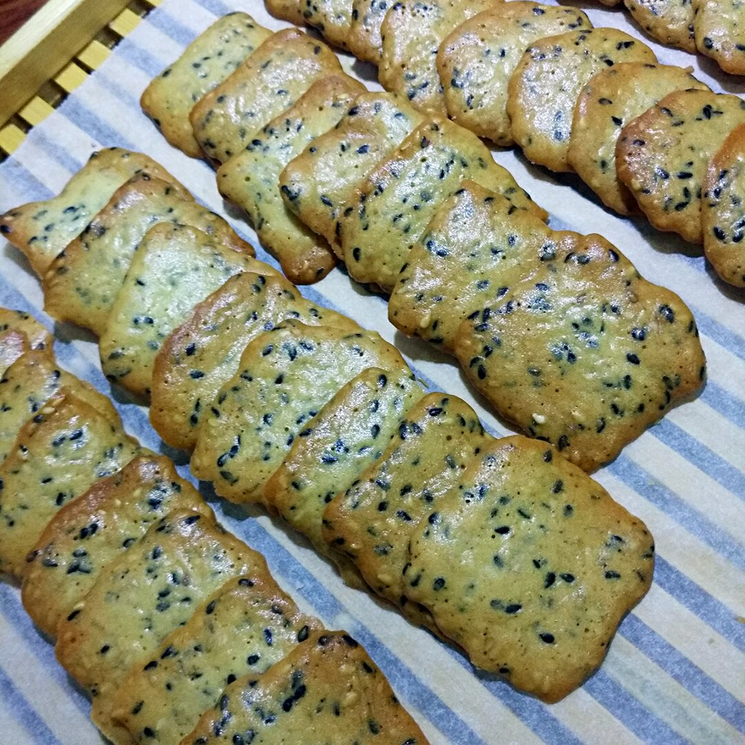 越吃越想吃——黑白芝麻薄脆