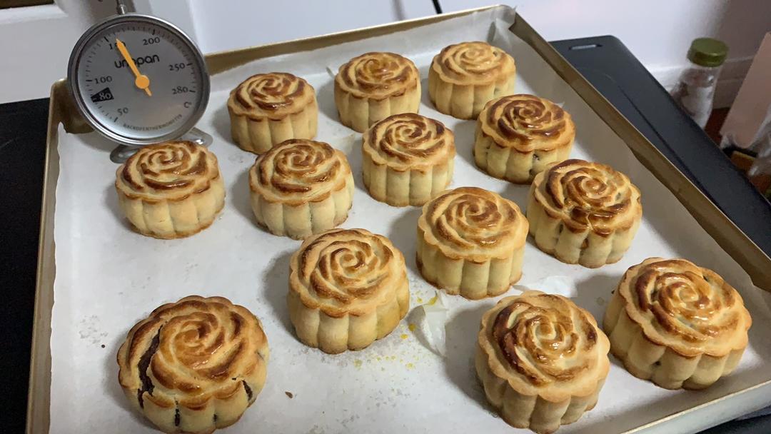 广式月饼—蛋黄莲蓉月饼
