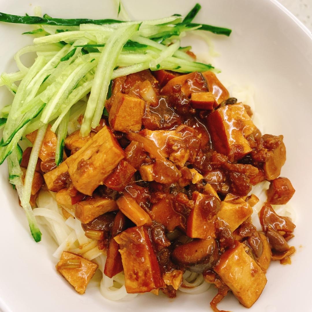 我真的饿了--私房炸酱面