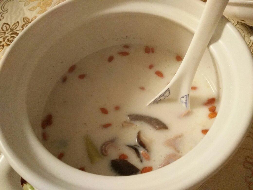 奶香菌菇猪肚养胃汤
