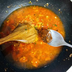浓郁的茄汁番茄酸汤面的做法 步骤4