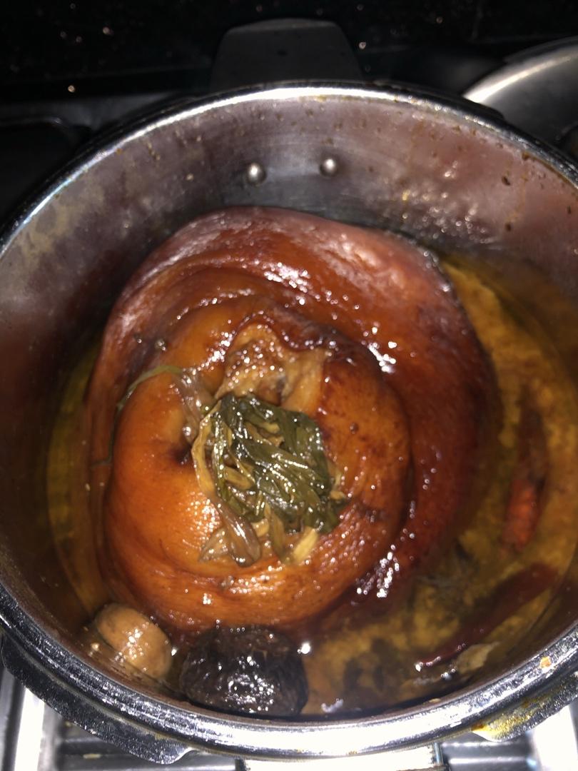 酱猪肘子的做法,Q弹有嚼劲