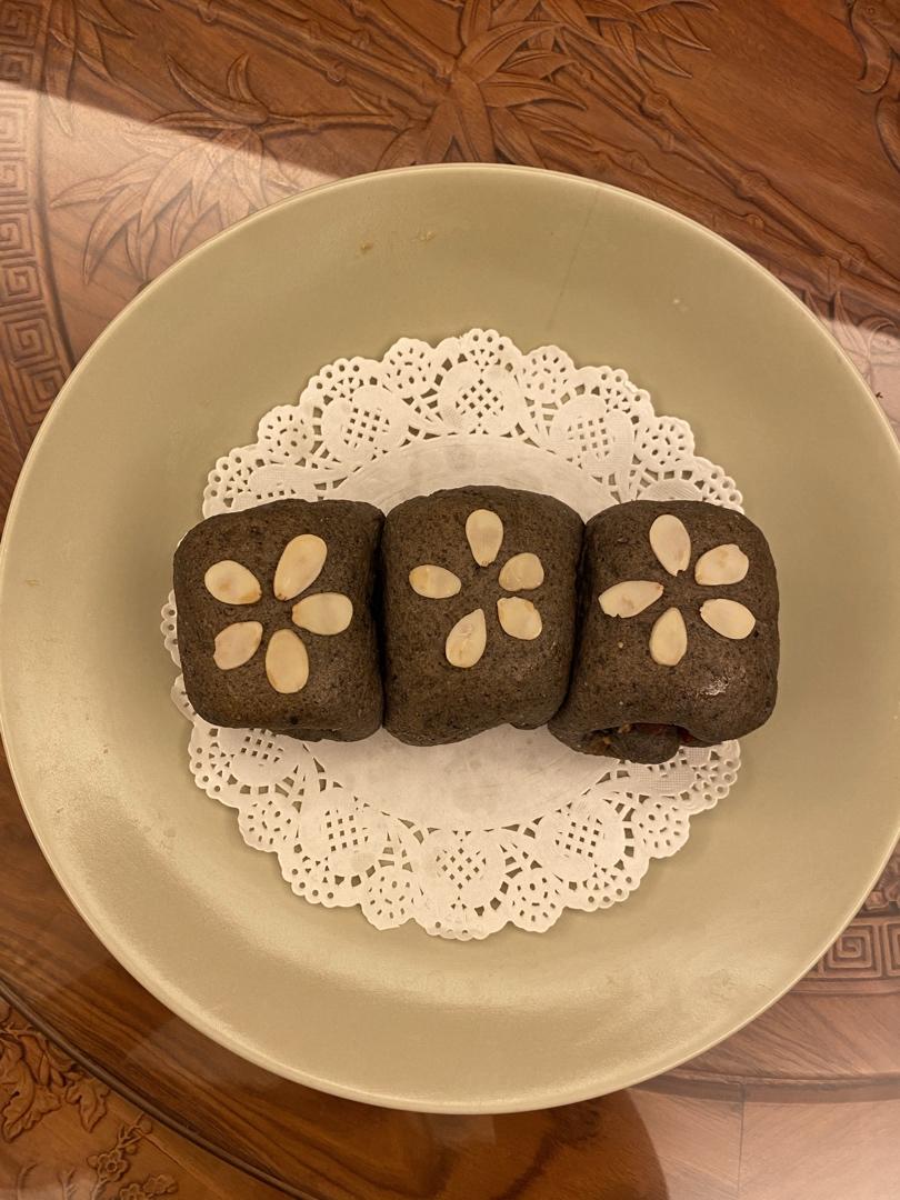 黑芝麻肉松面包