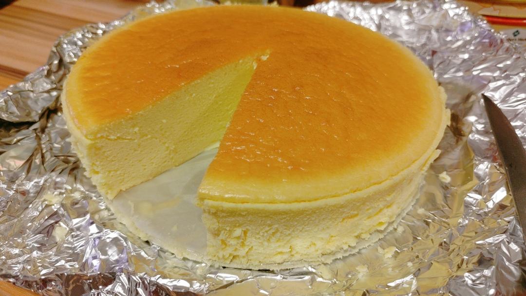 不开裂秘方！轻乳酪芝士蛋糕8寸，易成功配方！详细步骤！