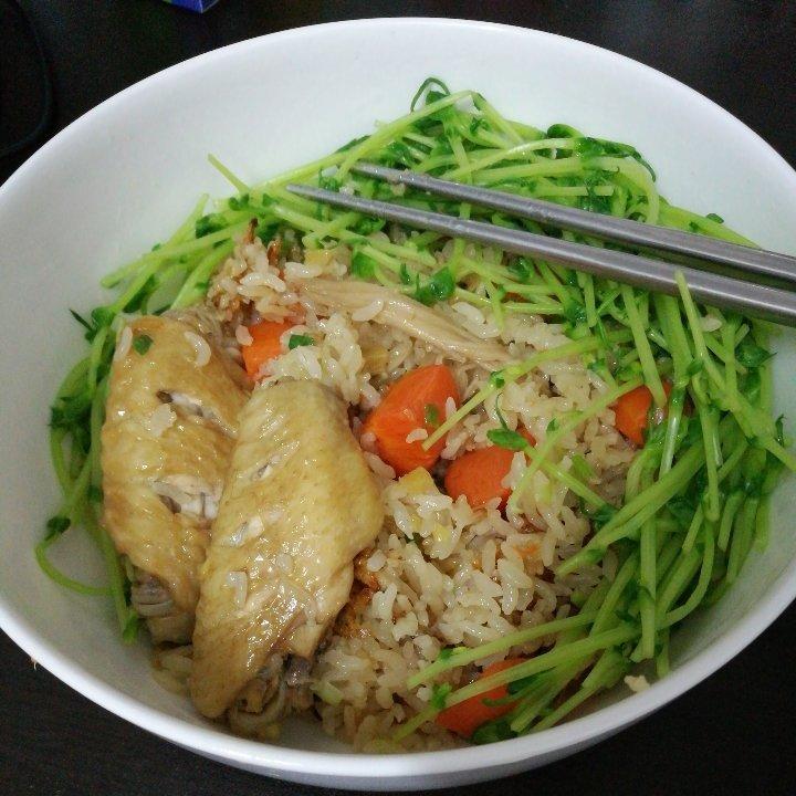 【香菇鸡肉焖饭】