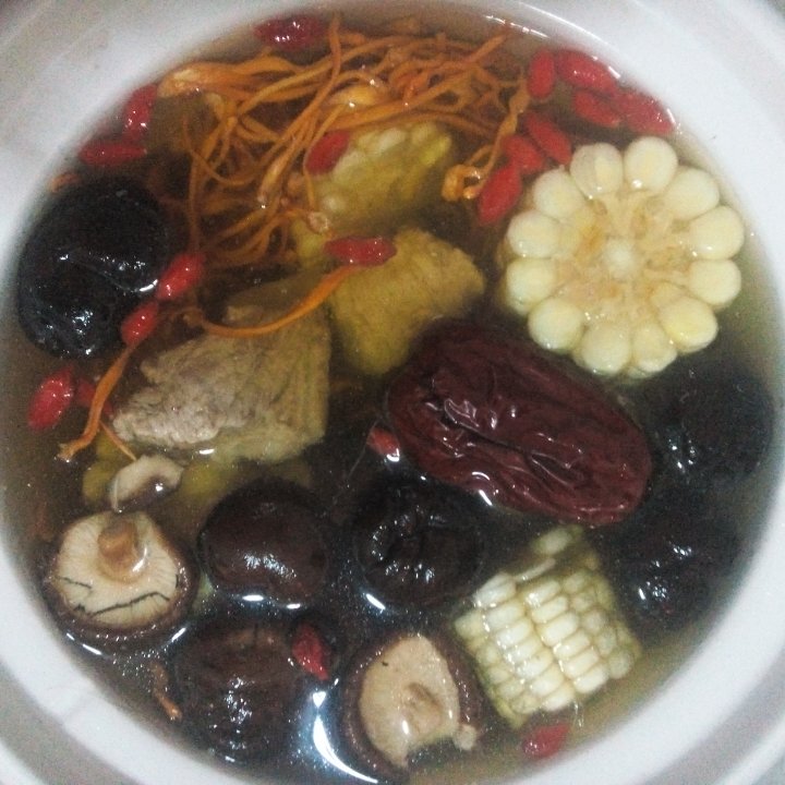 虫草花干贝玉米排骨汤