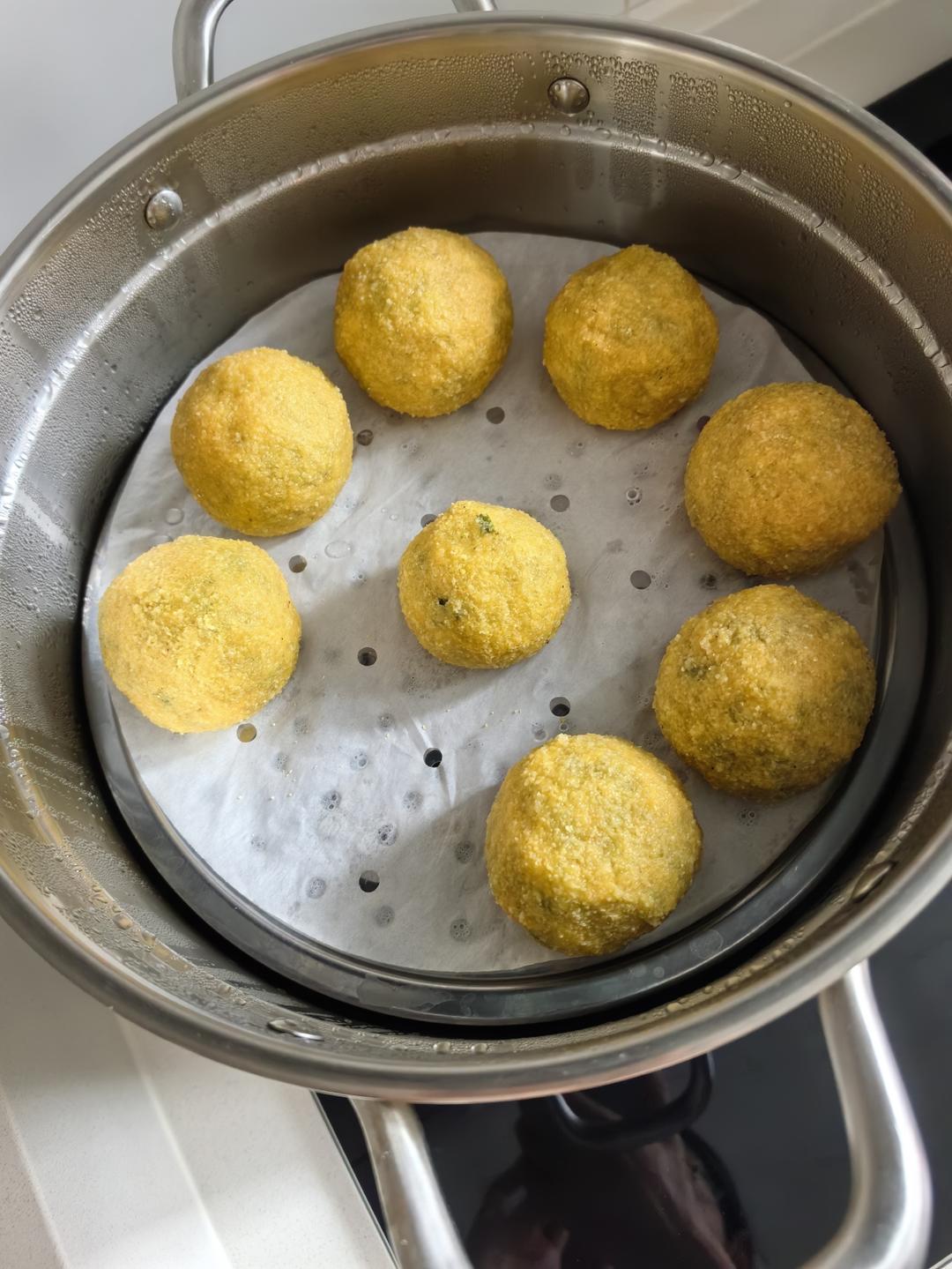 菠菜玉米面团子
