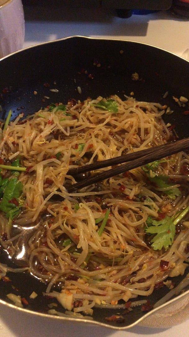厨师长教你：“凉拌豆芽”的费时做法，口感爽脆味道很赞，收藏