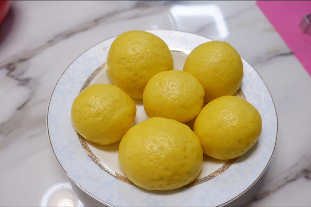 新手也可以--详解如何做出人见人爱、金黄的南瓜馒头