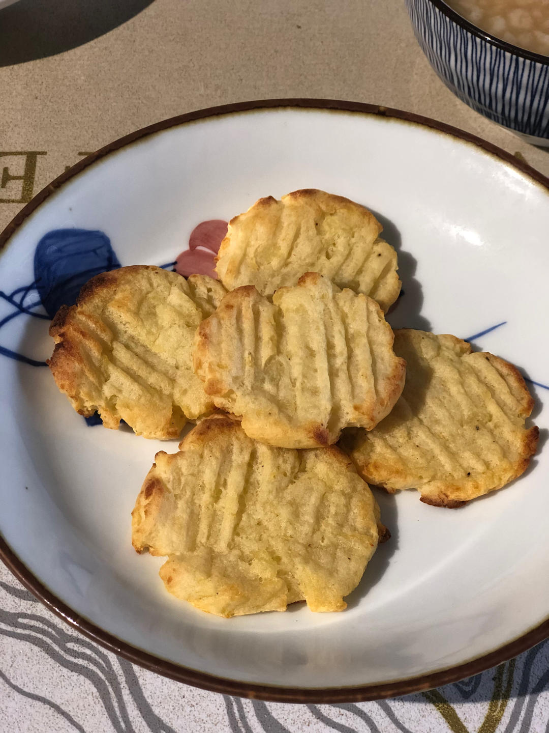 黑椒脆薯饼，一个土豆做一大盘的小零食，哄娃神器，强过薯片百倍