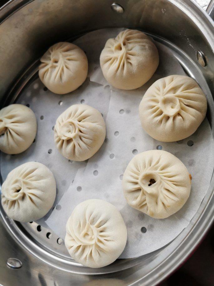 鲜美多汁的洋葱牛肉包子