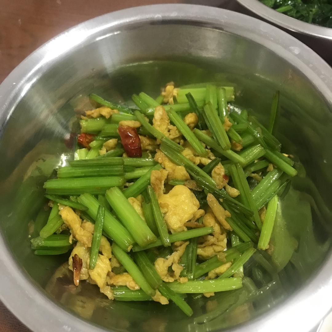 芹菜炒鸡蛋