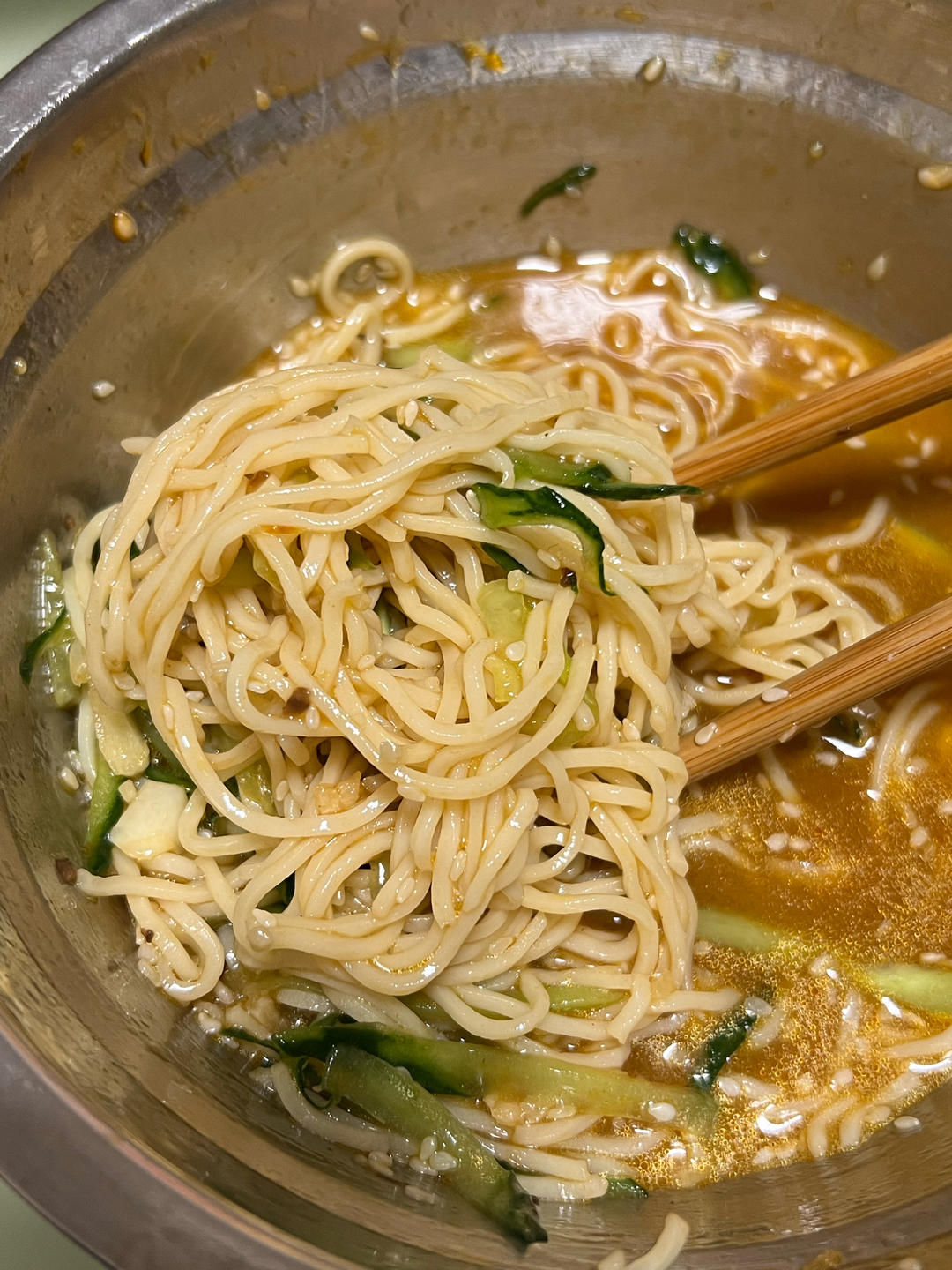 简单凉拌面只要五分钟，美食的快乐你值得～