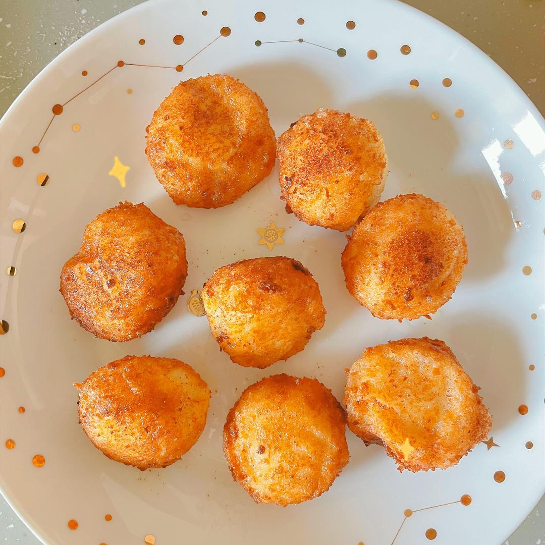 用自制的面包屑炸汤圆