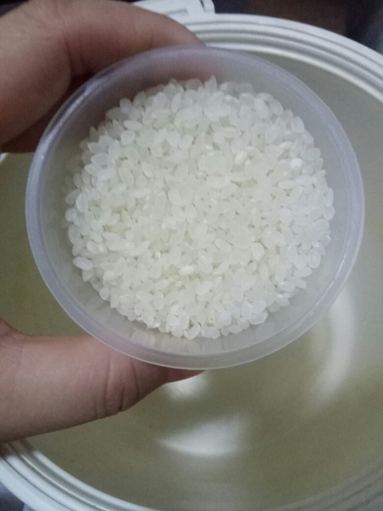 8分钟，微波炉杂粮米饭，来一碗～的做法 步骤1
