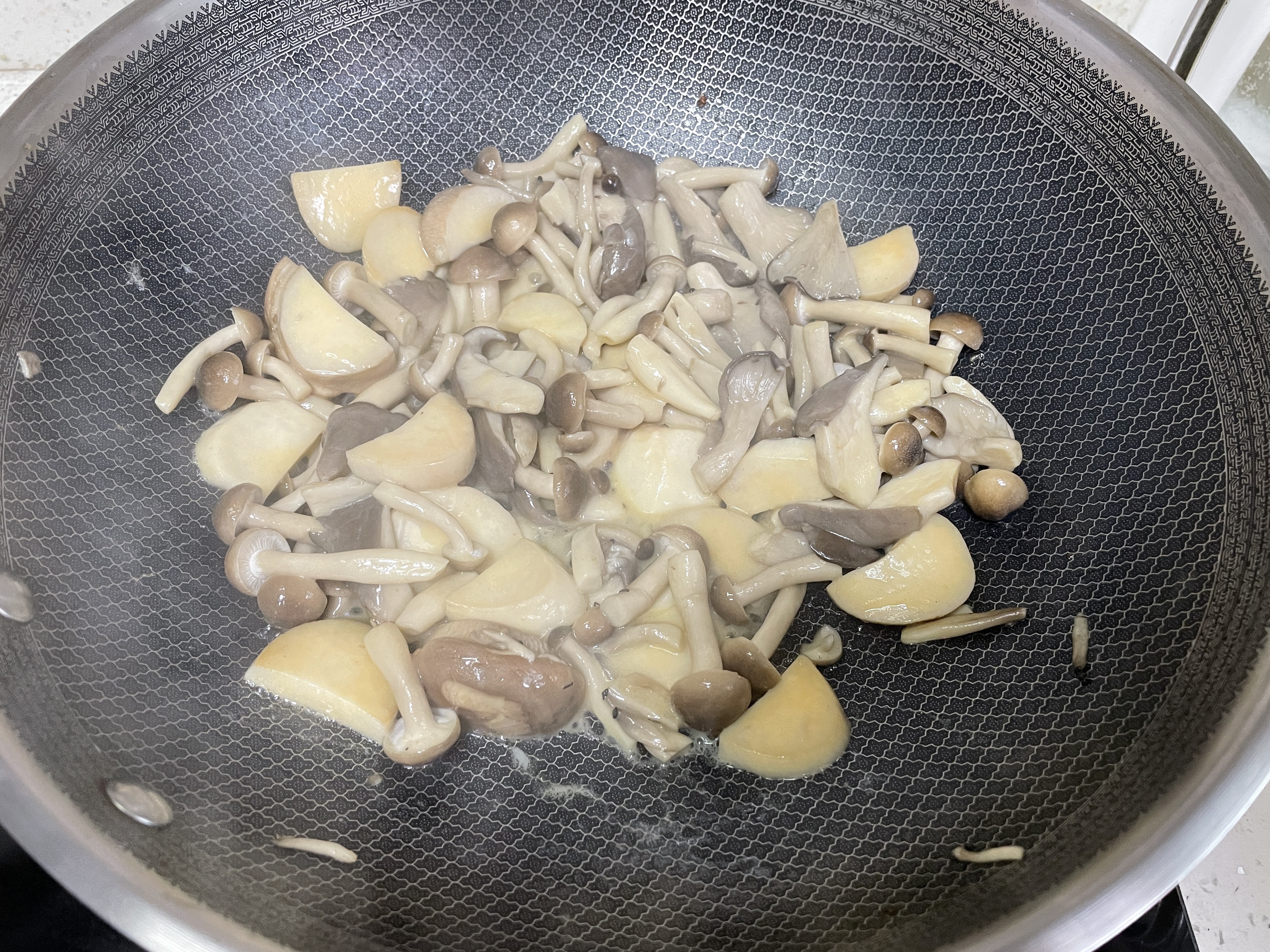 方便家庭操作的日式牛肉咖喱饭-焦化洋葱版的做法 步骤9