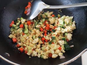 【减脂餐】花菜“无米”炒饭的做法 步骤6