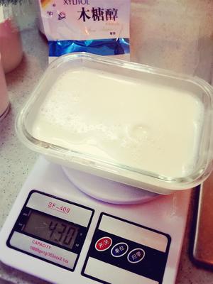 健康食谱：不用酸奶机也可以凭空做出来的脱脂酸奶，当然，你至少需要一个电饭煲的做法 步骤5