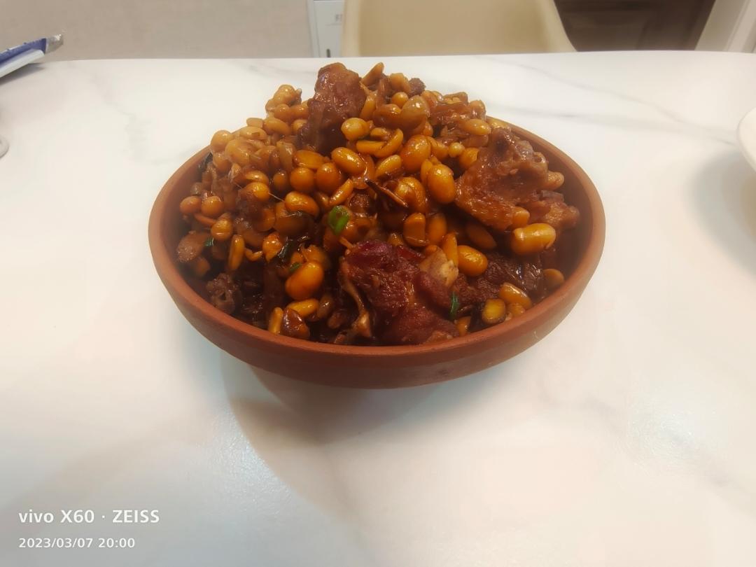 咸鸭腿炖黄豆