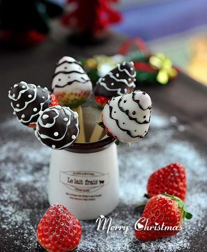 圣诞巧克力草莓棒棒糖的做法